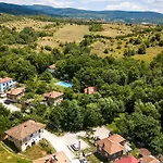 Hills Garmen