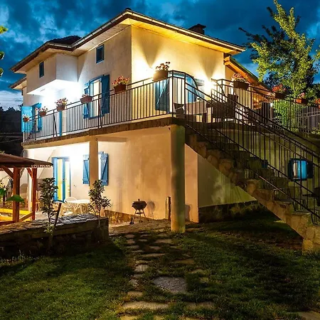 Hills Holiday park Garmen