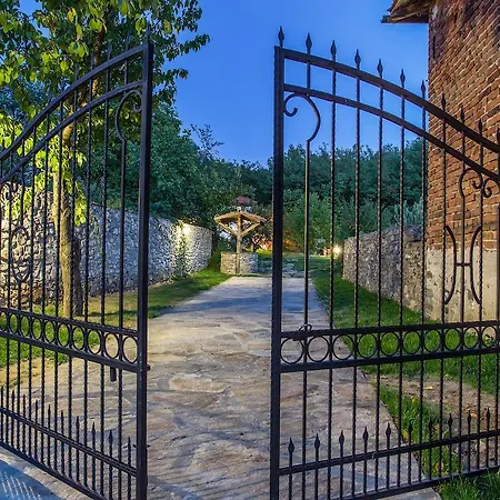 פארק נופש Hills 3*