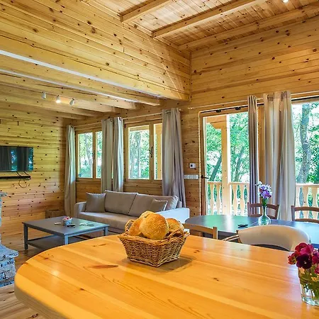 פארק נופש Hills 3*