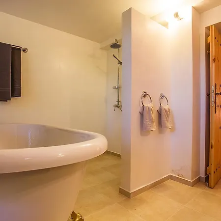 פארק נופש Hills 3*